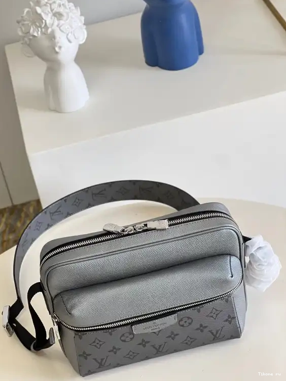 Cheap VUITTON MESSENGER LOUIS OUTDOOR 0507